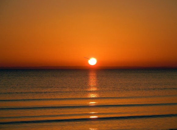sunrise-on-the-sea-275274_1920